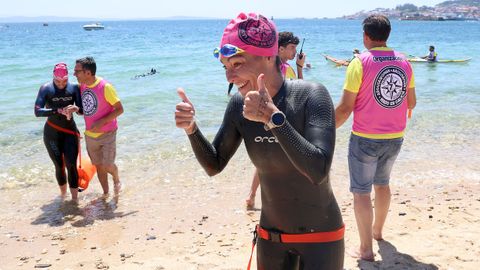 Llegada de participantes en la traves�a a nado  Arousaman que nadan por el da�o cerebral adquirido DCA