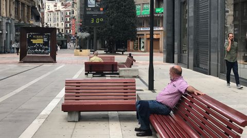 Los termómetros en Oviedo rebasaron los 30 grados.Los termómetros en Oviedo rebasaron los 30 grados