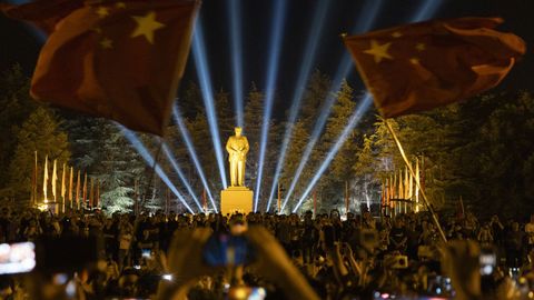 Homenaje al exdictador chino Mao Zedong en su natal Shaoshang.