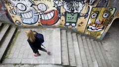 Los pelda�os que se han reparado recientemente en la escalera son visibles porque tienen un color m�s claro