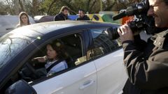 Cuando sac� el carn� de conducir en febrero pasado, Celia Regueira dio un paseo por Arteixo ante la mirada de amigos y medios de comunicaci�n 