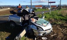 Imagen del estado en el que qued� el coche accidentando el domingo en Ares. 