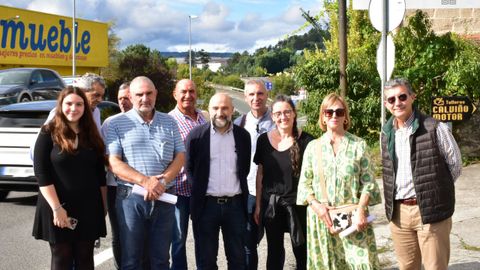 Nstor Rego, junto a otros dirigentes del BNG, en su visita a vecinos de Quintela de Canedo.