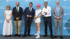 Toni Nadal (segundo por la derecha) particip� en la gala presentada por Marta Larralde y presidida por Luis L�pez