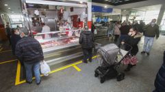 El mercado de abastos actual, tal y como se ve por los usuarios, tiene poco m�s de diez a�os. Las obras, en su momento, dieron mucho que debatir en el �mbito pol�tico, sobre todo en los plenos. Fueron gestadas (aunque de otra manera) en la d�bil �poca del tripartito municipal, cuando incluso se construy� el t�nel de la calle Coru�a para un hipot�tico aparcamiento subterr�neo en la plaza y el mercado que nunca se hizo (el p�rking) ni se har�.