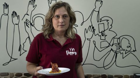 Conchi Mart�nez con el pincho de A Esmorga