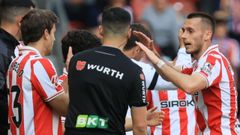 �rbitro en un partido del Sporting