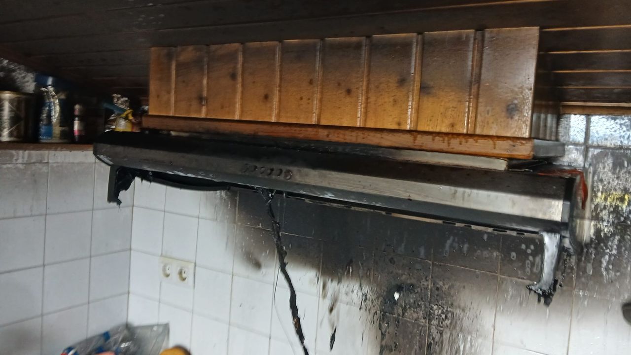 Emerxencias de Oleiros interviene en el incendio de una cocina en la Rúa Cobo