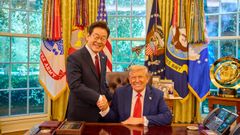 El presidente de Corea del Sur, Lee Jaie-myung, en el despacho oval con Trump.
