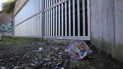 El concello de Santiago cerr� un subterr�neo cercano al campus sur usado hace un a�o como chutadero