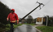 La torreta, que la lluvia derrib� en Rutis, dej� sin energ�a el�ctrica a unos 4.000 vecinos de Culleredo y de A Coru�a. 