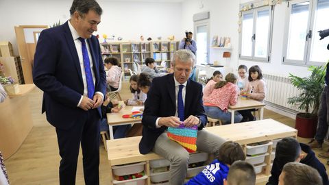 El presidente de la Xunta y el conselleiro de Educacin, en el colegio Mestre Rodrguez Xixirei de Santiago