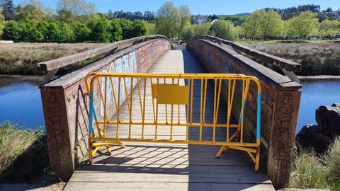 El Concello de Pontevedra cerr� las pasarelas de madera de la Illa do Covo por la presencia de hongos