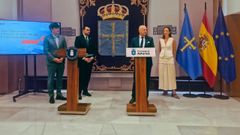 De izquierda a derecha, el consejero de Ciencia, Industria y Empleo, Borja S�nchez; el presidente del Principado de Asturias, Adri�n Barb�n; el socio fundador de Digital Valley, Armando Layna, y la responsable de PWC, Esther Lozano.