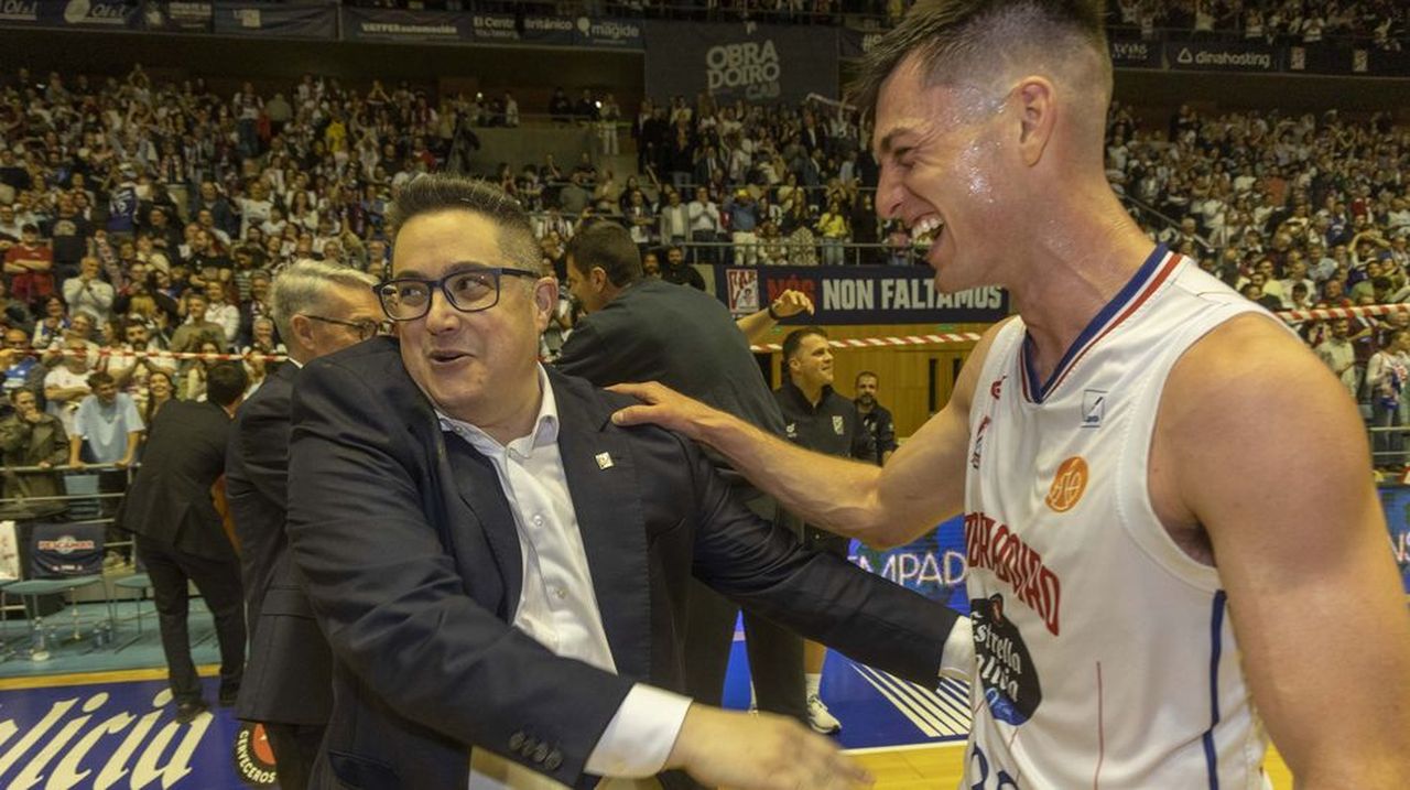 Álex Barcello: «Mi familia y yo somos felices en Santiago y en el Obradoiro»