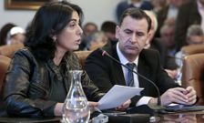 Elena Candia pretende que Jos� Antonio Garc�a recupere la alcald�a de Sarria. 