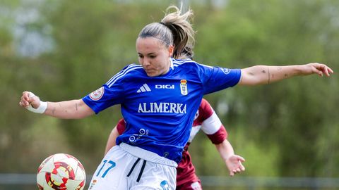 Laurina, en un partido del Real Oviedo femenino