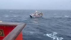 Las adversas condiciones meteorol�gicas impiden a Salvamento Mar�timo acceder al pesquero Itoitz