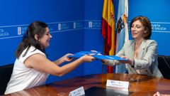 Firma del acuerdo entre la alcadesa de Vilario y la conselleira de Medio Ambiente