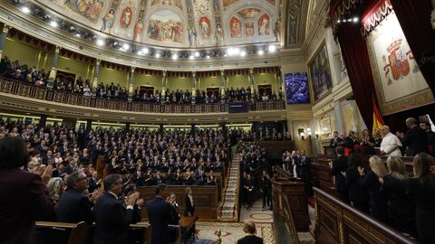 El papa Le�n XIV es aplaudido por el hemiciclo tras su esperado e hist�rico discurso
