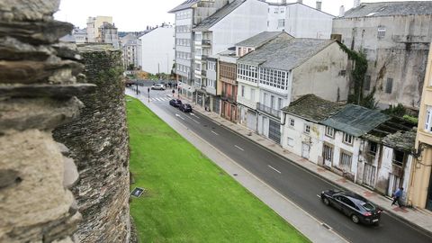 VIVIENDA, EN EL N� 13 DE LA RONDA DE LA MURALLA QUE NECESITARIA UNA REHABILITACION O REMODELACION DE LA FACHADA EDIFICIO, RUINA