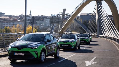 Veh&iacute;culos rotulados con la imagen corporativa de Mobify en Ourense.