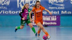 Macarena conduce el bal�n en la visita de la pasada semana al Atl�tico Torcal.