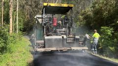 Obras de la Diputaci�n de Lugo en una v�a provincial