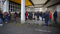 Trabajadores de Sargadelos, este viernes a la entrada de la fbrica