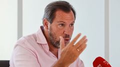 El ministro de Transportes y Movilidad Sostenible, �scar Puente, en una entrevista en Alicante