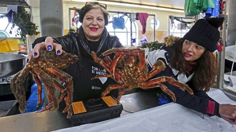 Venta de marisco y pescado en el mercado de Pontevedra