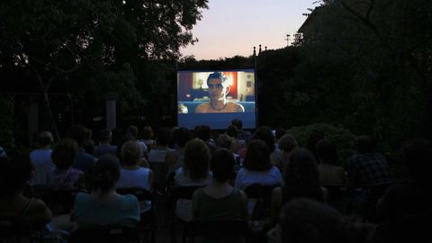 Imagen de archivo de una sesin de cine de verano en Ourense