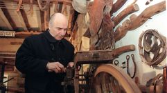 Olimpio Liste en su museo de Oseira, en diembre del 2000