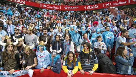 Aficionados del Celta, en una visita del primer equipo a El Molin�n.