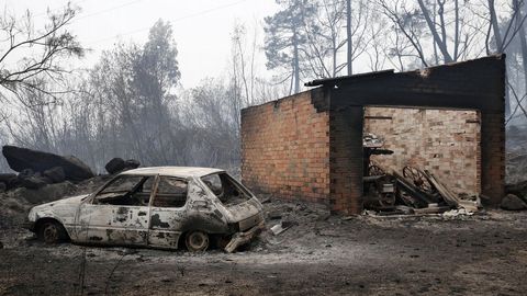 Casas quemadas en la parroquia de Moces, en Meln