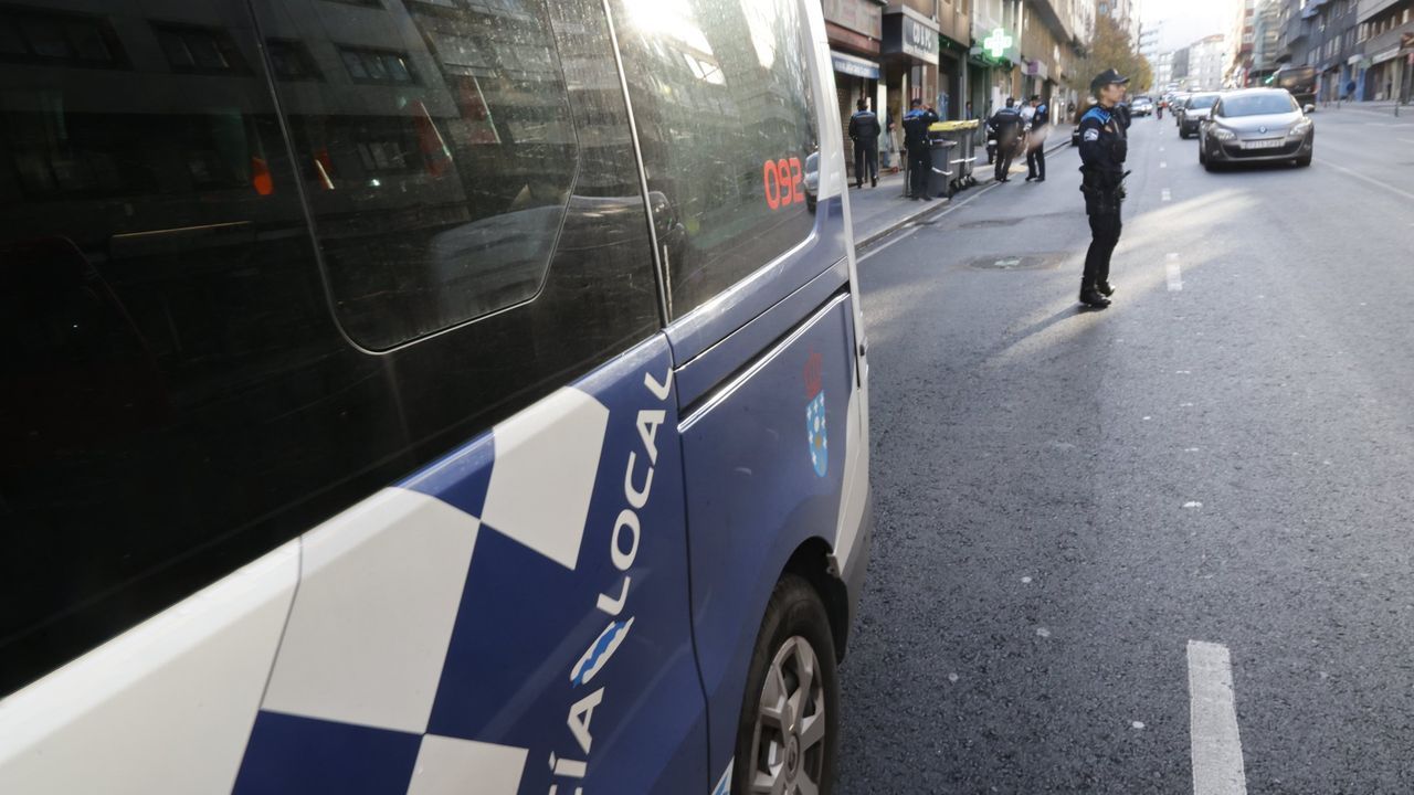 Trasladado al Chuac un ciclista de 63 años tras un accidente en Los Rosales, en A Coruña