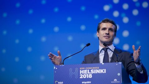 Casado pidi� en Helsinki a S�nchez que convoque �inmediatamente� elecciones generales si no aprueba los Presupuestos