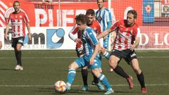 Sober�n y Javito persiguen a Soriano durante el partido del Deportivo en Las Gaunas