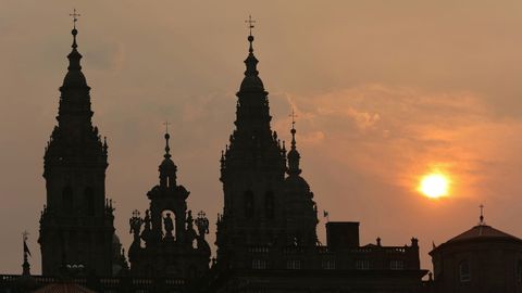 Imagen del cielo sobre la catedral de Santiago 