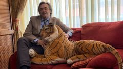 Daniel Formoso suele acudir a los cursos acompa�ado de �Canguelo�, un tigre de peluche que representa el miedo esc�nico