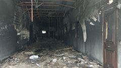 El pasillo de la planta baja del edificio donde hace una semana se declar� un incendio en la calle Carlos III de Ribadeo