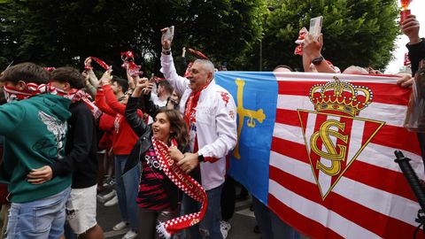 Recibimiento al Real Sporting en la previa del partido de playoff contra el Espanyol