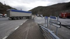 Desde Vega de Valcarce y hasta Villafranca del Bierzo, en sentido Madrid, hay que circular 12 km por la N-6 al estar cortada la A-6 por obras