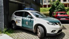 Imagen de archivo de un vehculo de la Guardia Civil saliendo de los juzgados de Cangas