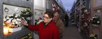 El cementerio de Foz registr� una gran afluencia durante toda la jornada. 