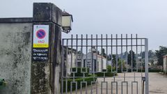 El cementerio de San Mauro luce la licencia n�mero 1.000 de vado permanente emitida por el Concello de Pontevedra