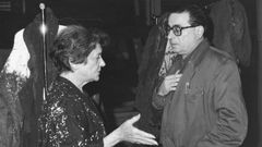Mar�a Casares charla con el director de teatro Jorge Lavelli durante un ensayo.