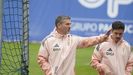 El t�cnico del Oviedo, Luis Carri�n (i), este s�bado en el entrenamiento del equipo en Oviedo de cara al partido de LaLiga que jugar� contra el Osasuna ma�ana.