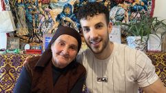 Andr�s Ogando y la famosa abuela rumana Bunica, muy conocida en las redes sociales. 