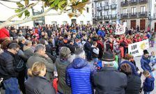 La plantilla expres� en voz alta su rechazo al cierre de la conservera y al traslado a Bueu. 